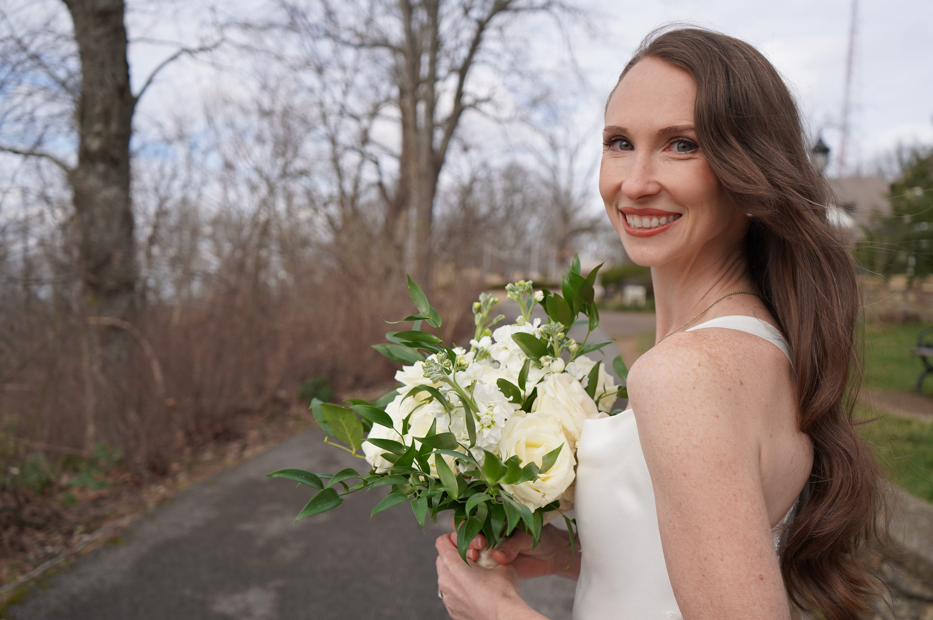 Enjoy your wedding day with beautiful flowers