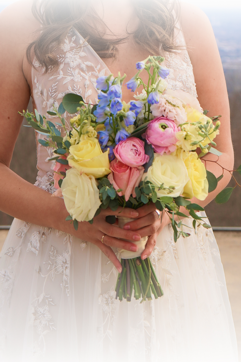 Modern theme wedding flowers